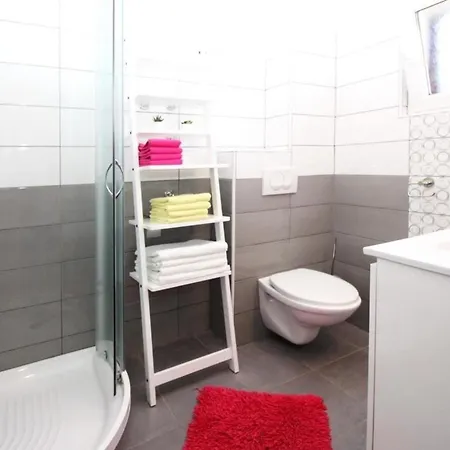 Apartment In Mit Eigener Terrasse *