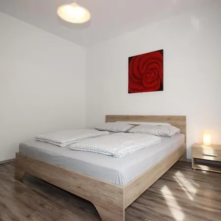 Apartment In Mit Eigener Terrasse