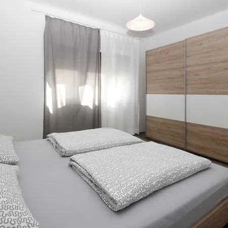 Apartment In Mit Eigener Terrasse
