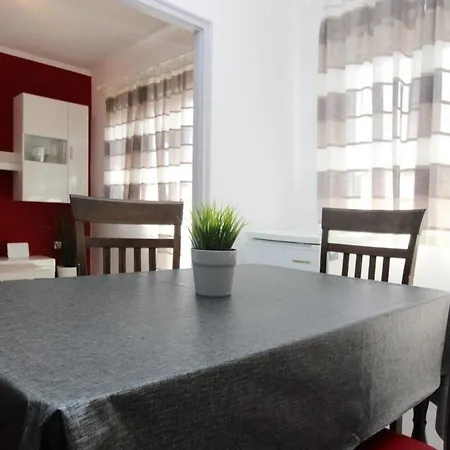 Apartment In Mit Eigener Terrasse Baska (Krk)