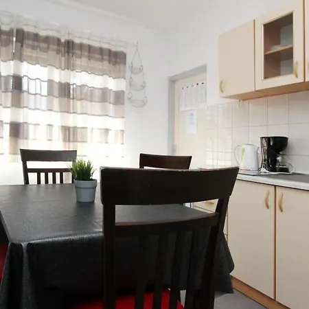 Apartment In Mit Eigener Terrasse
