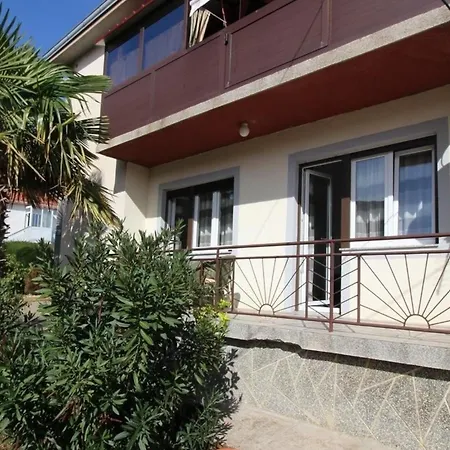 Apartment In Mit Eigener Terrasse *